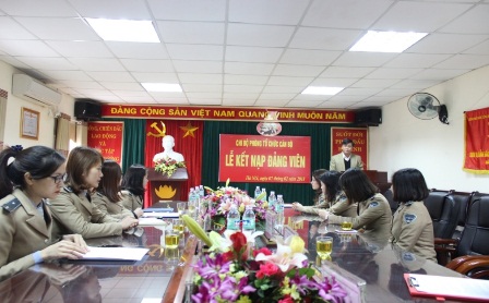 Lễ kết nạp đảng viên mới các chi bộ trực thuộc Đảng bộ Cảng vụ hàng không miền Bắc
